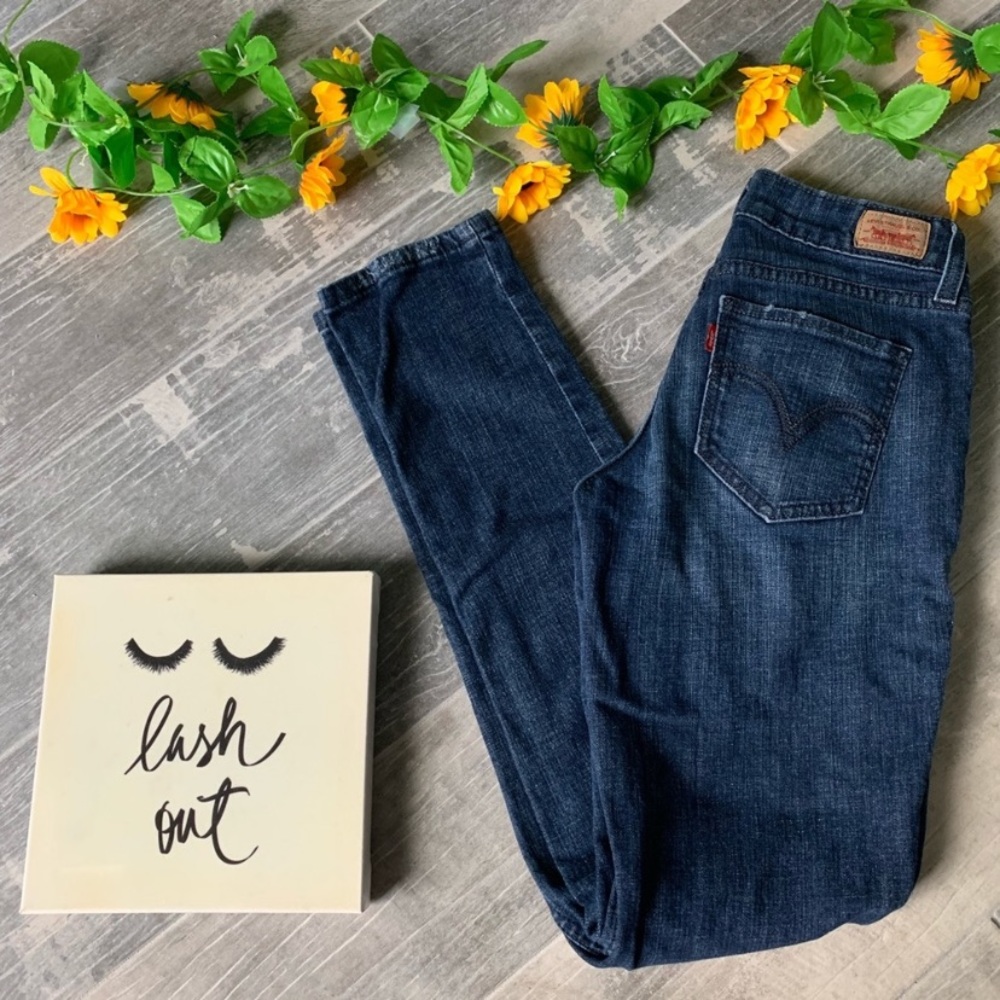 Levi’s Curvy Cut 528 Skinny Jeans